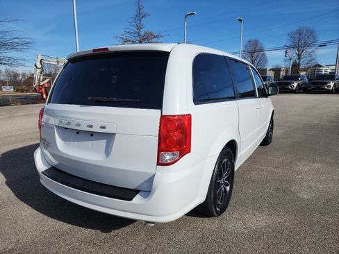 Used 2016 Dodge Grand Caravan SXT image 8