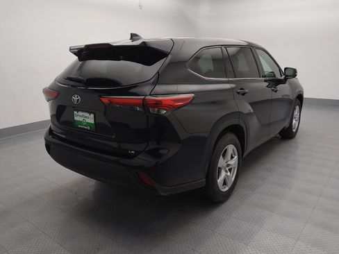 Used 2021 Toyota Highlander LE image 9