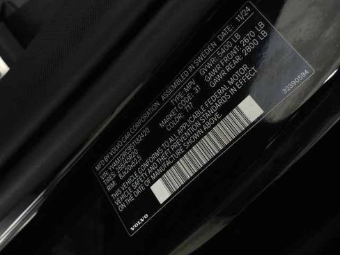 Certified 2025 Volvo XC60 B5 Plus AWD/4WD image 36