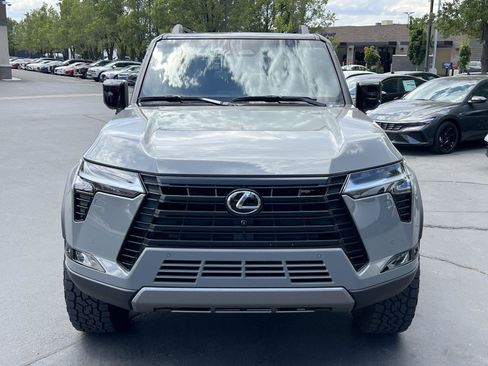 Used 2024 Lexus GX 550 AWD/4WD image 3
