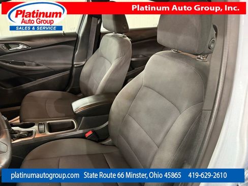 Used 2017 Chevrolet Cruze LT w/ Sun And Sound Package FWD image 11