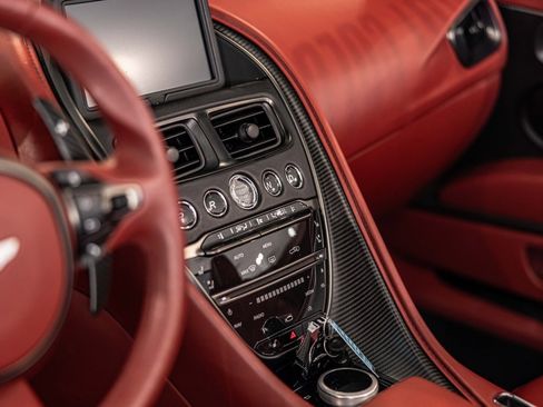 Used 2022 Aston Martin DB11 Volante image 19