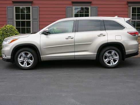 Used 2014 Toyota Highlander Limited Platinum AWD/4WD image 4