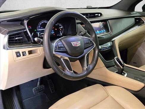 Used 2018 Cadillac XT5 FWD image 9