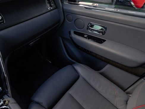 Used 2023 Rolls-Royce Cullinan image 11