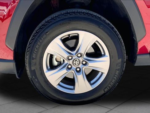 Used 2025 Toyota RAV4 XLE FWD image 11