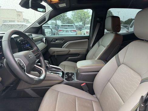 Used 2025 Chevrolet Colorado ZR2 w/ Technology Package image 5