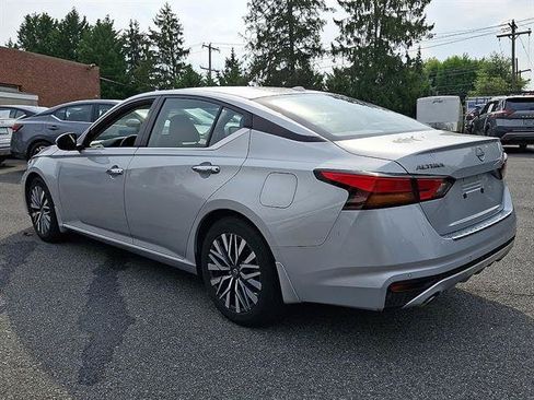 Certified 2023 Nissan Altima 2.5 SV w/ SV Premium Package FWD image 5