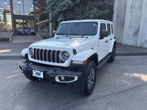 Used 2024 Jeep Wrangler Sahara image 3