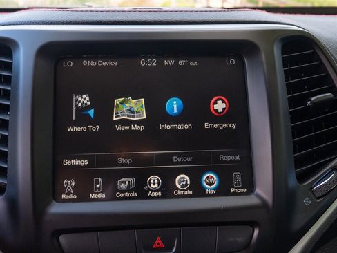 Used 2015 Jeep Cherokee Trailhawk w/ Comfort/Convenience Group image 17