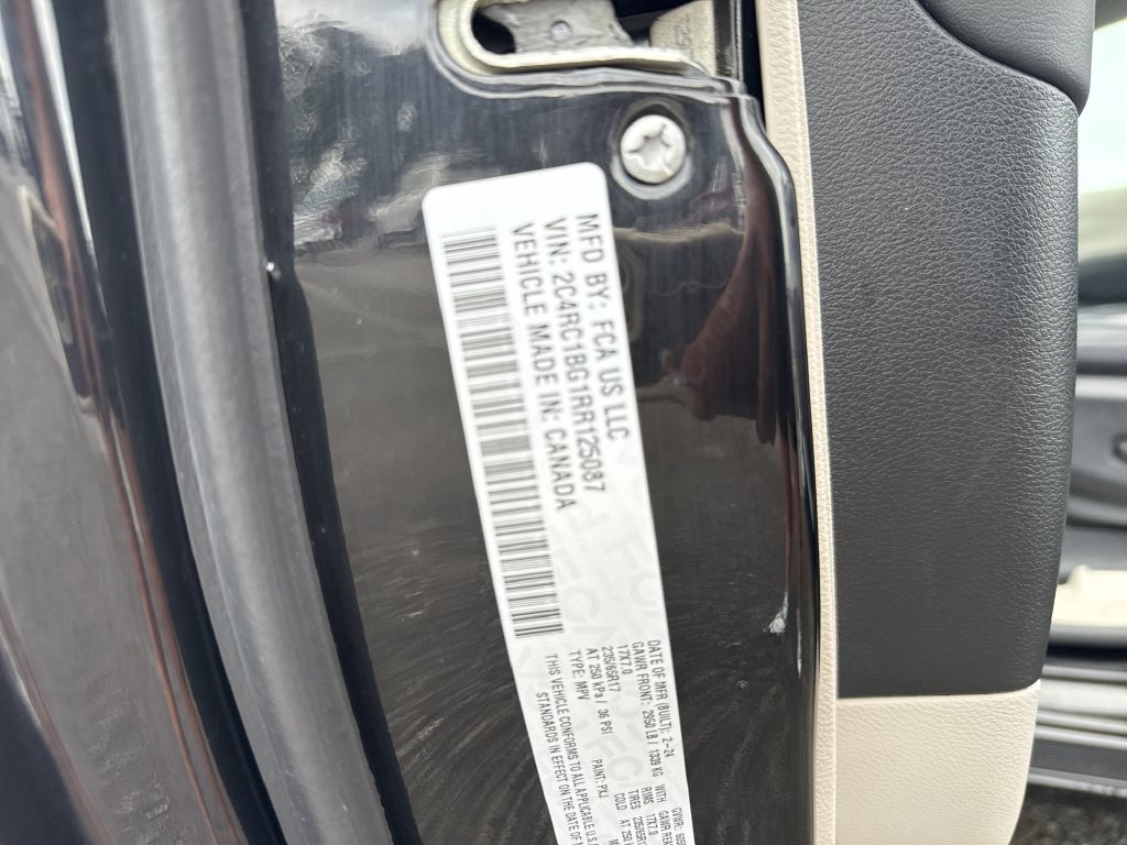 Used 2024 Chrysler Pacifica Touring-L FWD image 36