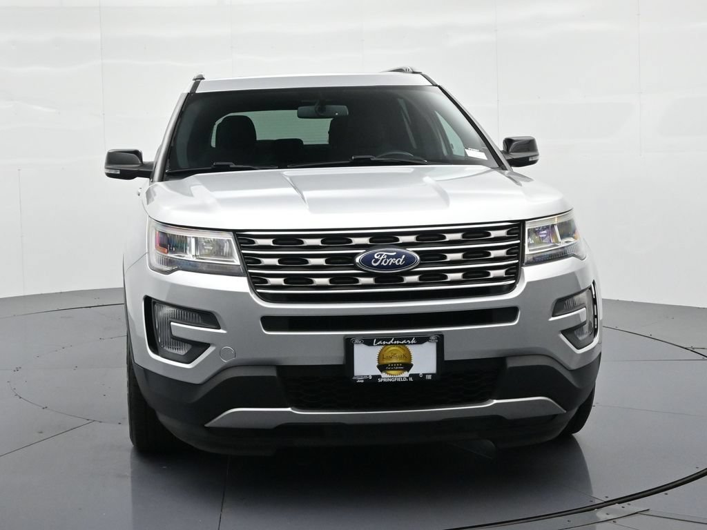 Used 2017 Ford Explorer XLT w/ Equipment Group 201A AWD/4WD image 3