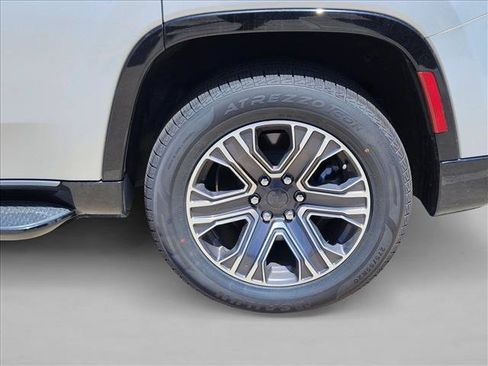 Used 2024 Jeep Wagoneer Series II w/ Flexible Seating Group RWD image 14