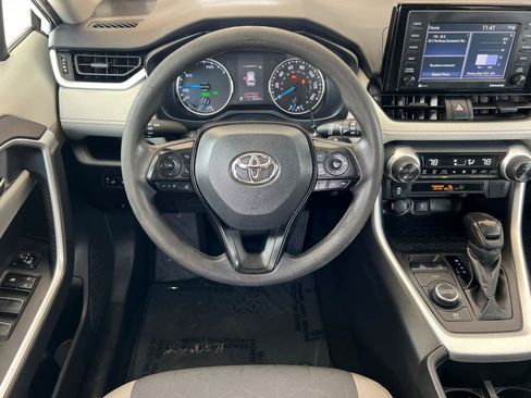 Used 2022 Toyota RAV4 XLE AWD/4WD image 15