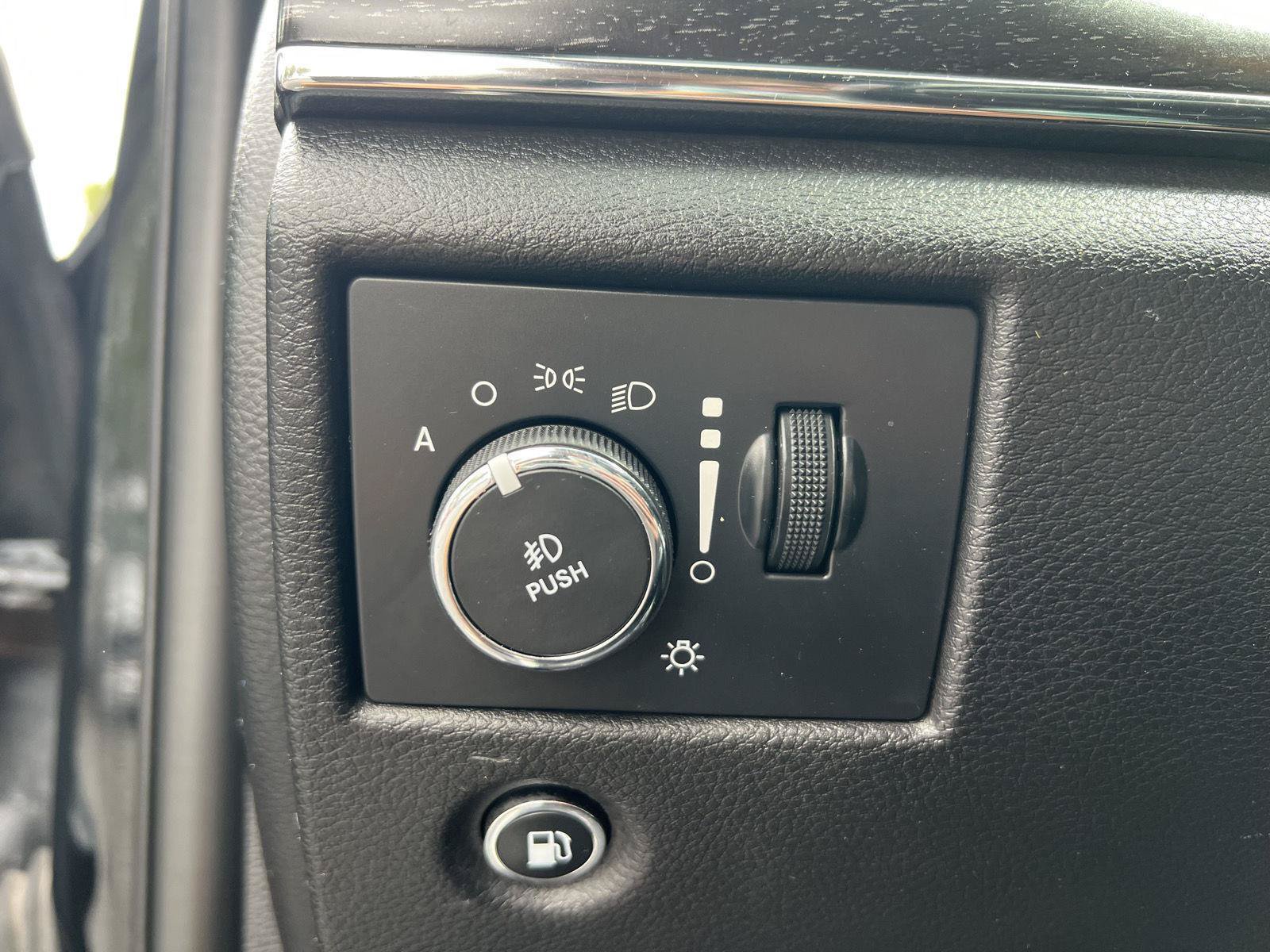Used 2017 Jeep Grand Cherokee Limited AWD/4WD image 35