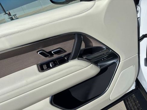 New 2026 Land Rover Range Rover Long Wheelbase SE image 12