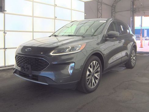 Used 2020 Ford Escape Titanium image 4