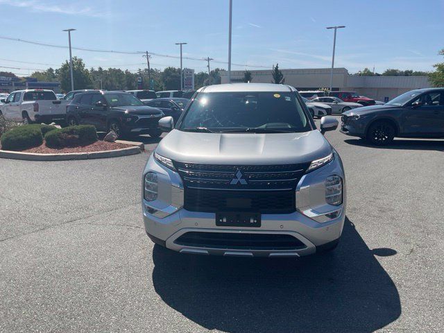 Used 2024 Mitsubishi Outlander SE FWD image 2