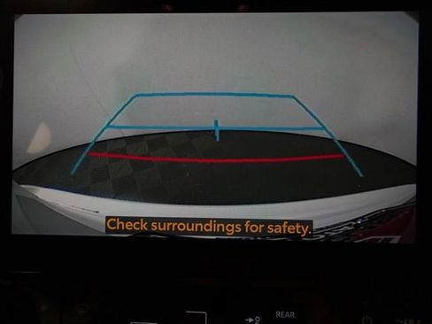 Used 2025 Toyota Highlander XLE FWD image 27