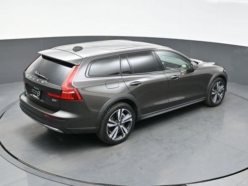 Used 2025 Volvo V60 B5 Cross Country Plus AWD/4WD image 37