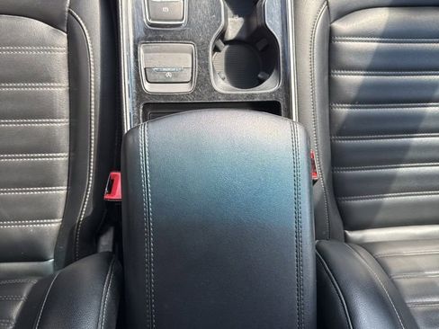 Used 2019 Ford Edge SEL w/ Cold Weather Package AWD/4WD image 13
