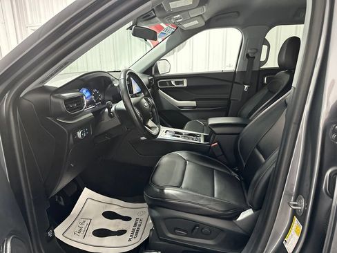Used 2022 Ford Explorer XLT w/ Equipment Group 202A AWD/4WD image 11