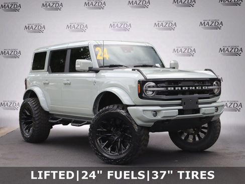 Used 2024 Ford Bronco Outer Banks w/ Sasquatch Package AWD/4WD image 2