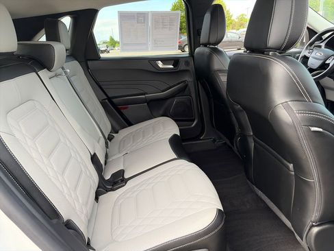 Used 2023 Ford Escape Platinum w/ Premium Technology Package AWD/4WD image 37
