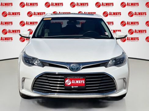 Used 2018 Toyota Avalon Limited image 2
