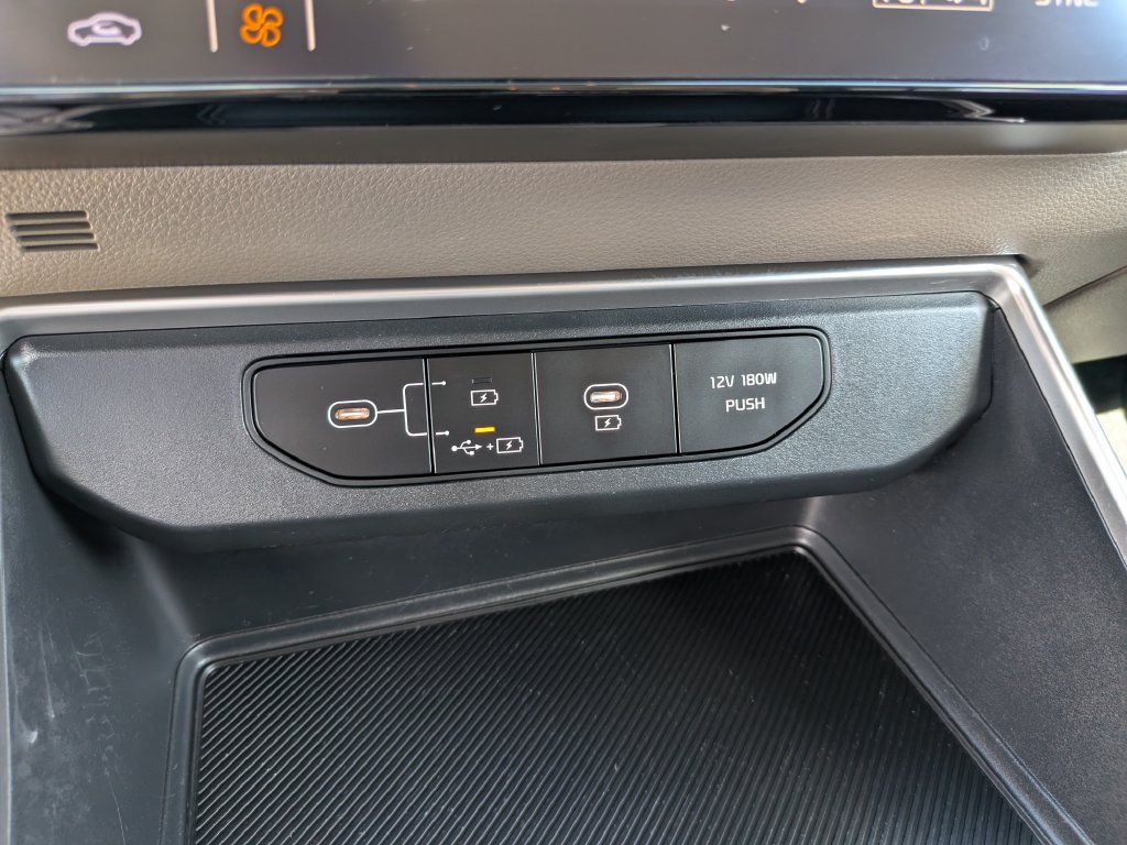 Certified 2026 Kia Carnival FWD image 25