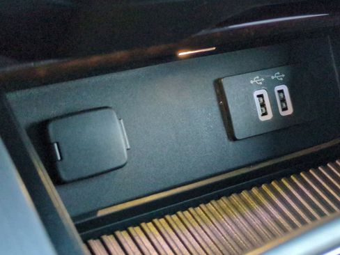 Used 2016 Ford F150 Platinum w/ Equipment Group 701A Luxury image 32