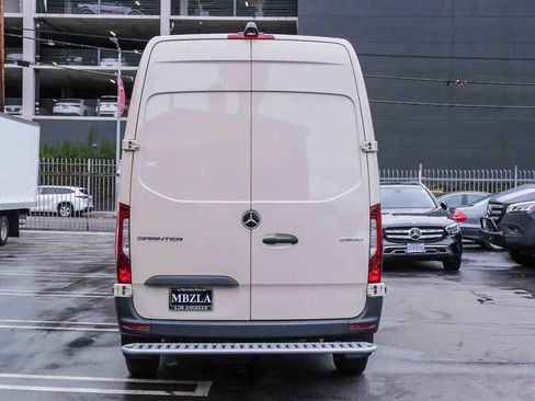 Used 2024 Mercedes-Benz Sprinter 2500 image 5