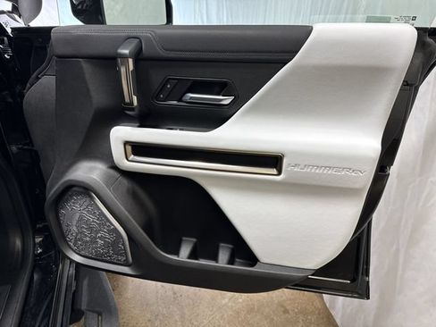 Certified 2025 GMC Hummer EV 3X AWD/4WD image 30