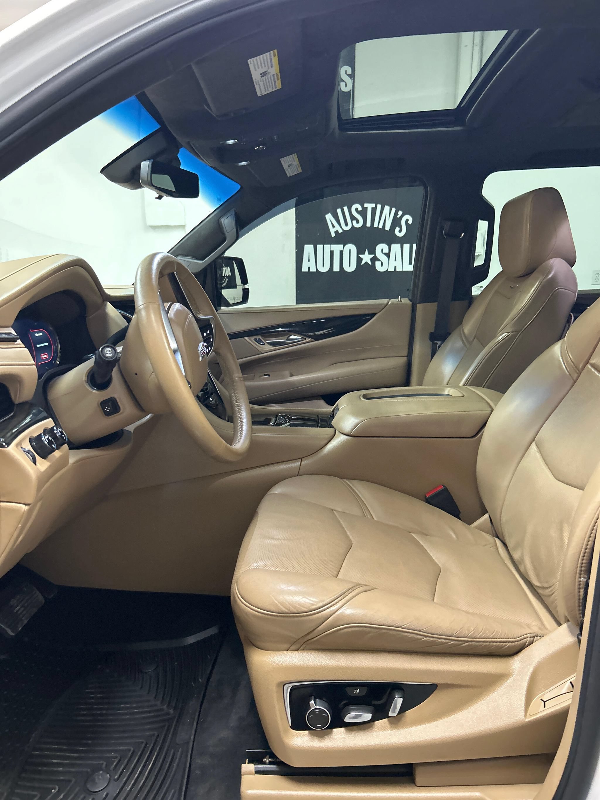 Used 2018 Cadillac Escalade Platinum AWD/4WD image 8