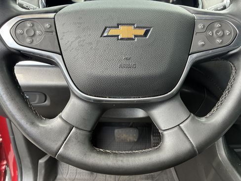 Used 2023 Chevrolet Traverse LT FWD image 29