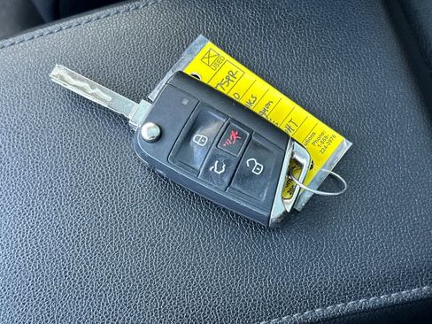 Used 2020 Volkswagen Tiguan SE image 26