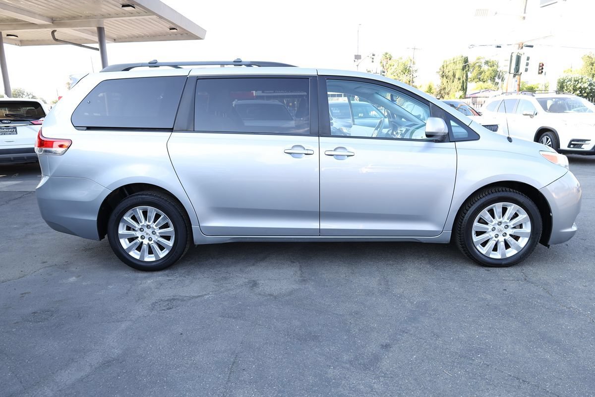 Used 2011 Toyota Sienna LE AWD/4WD image 8