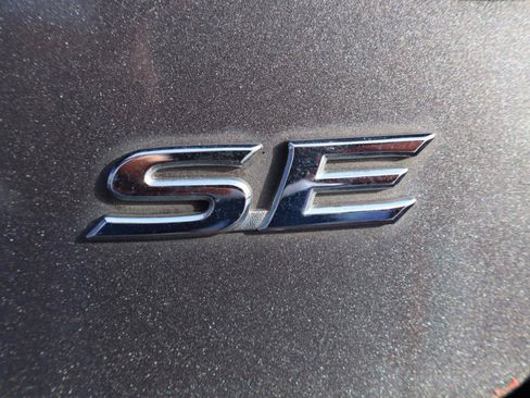 Used 2015 Toyota Camry SE FWD image 8