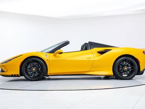 Certified 2022 Ferrari F8 Tributo RWD image 2