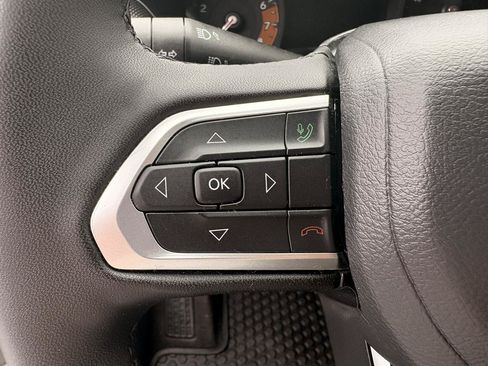 Used 2024 Jeep Compass Latitude w/ Convenience Group AWD/4WD image 16