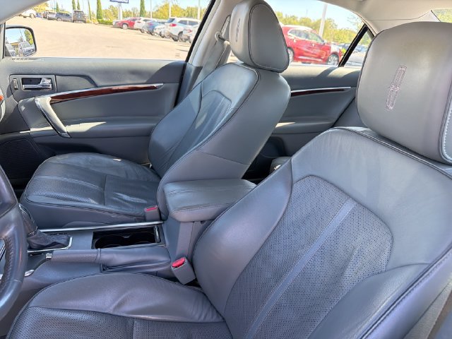 Used 2010 Lincoln MKZ FWD image 18