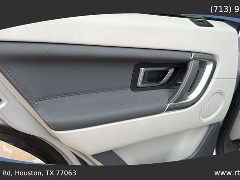 Used 2018 Land Rover Discovery Sport HSE image 24