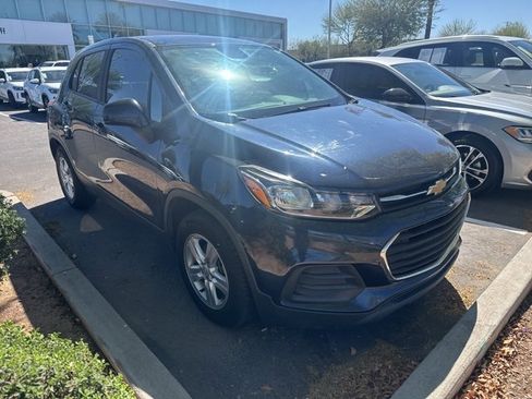 Used 2019 Chevrolet Trax LS image 3