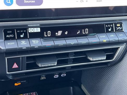 Used 2025 Toyota Camry SE FWD image 22