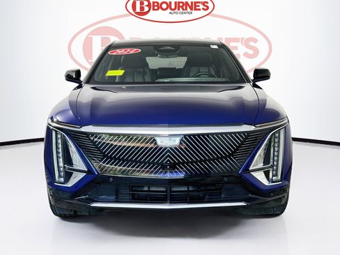 Used 2024 Cadillac Lyriq Luxury w/ LPO, Floor Liner Package AWD/4WD image 6