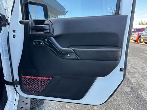 Used 2017 Jeep Wrangler Unlimited Rubicon image 14