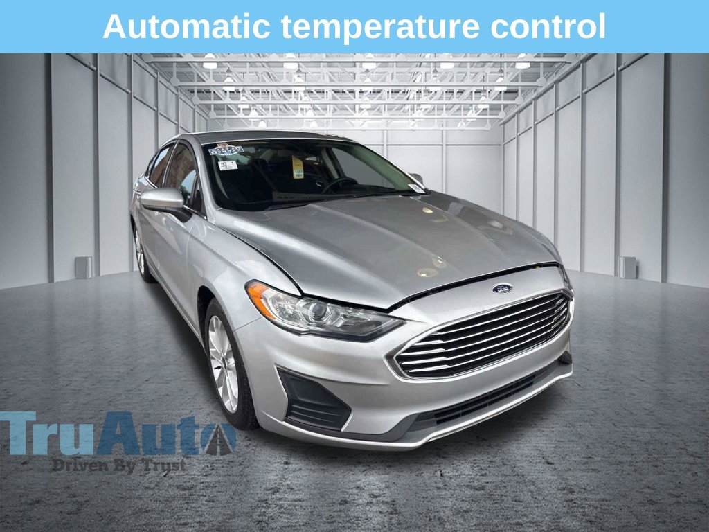 Used 2019 Ford Fusion SE FWD image 2