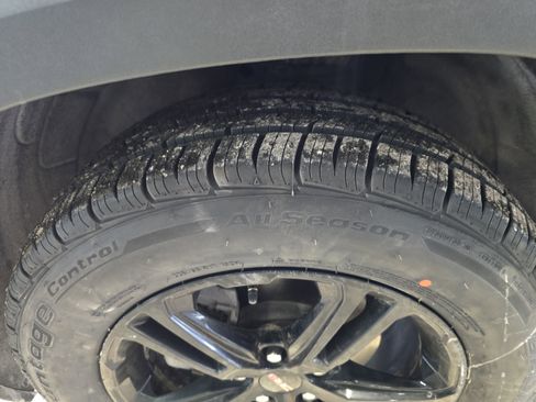 Used 2024 GMC Terrain AT4 w/ Infotainment Package II image 11