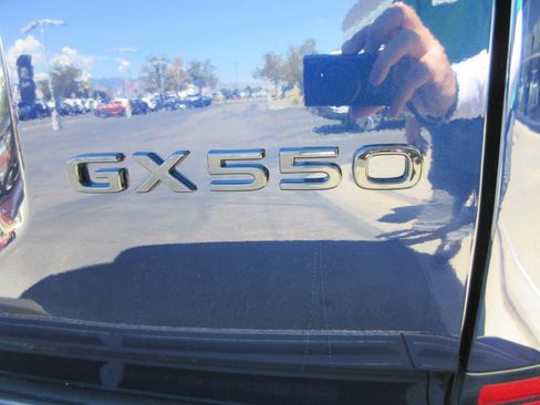 Used 2026 Lexus GX 550 w/ Cold Area Package AWD/4WD image 8