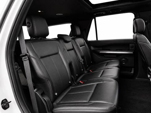 Used 2019 Ford Expedition XLT w/ Equipment Group 202A AWD/4WD image 16